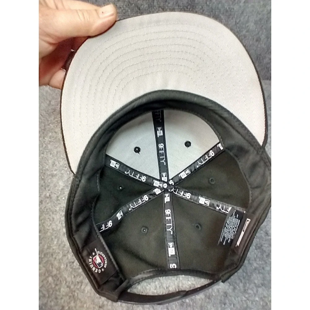 New Era 9FIFTY San Diego Padres Snapback Hat Blackout MLB SD Logo Cap Mens